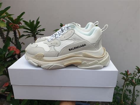 balenciaga trắng rep thường